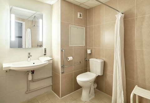 Double Room, Accessible, Non Smoking | Bathroom | Shower, free toiletries, hair dryer, towels