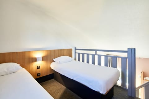 Quadruple Room, Non Smoking | Premium bedding, desk, soundproofing, free WiFi