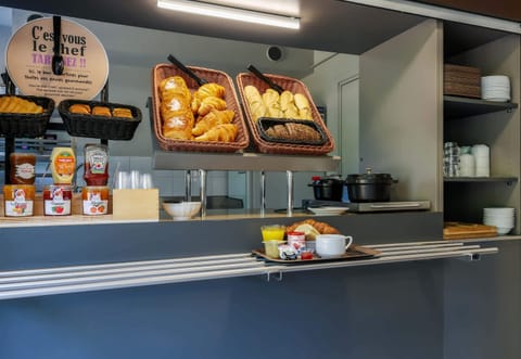 Daily buffet breakfast for a fee