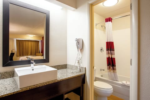 Premium Room, 2 Double Beds (Upgraded Bedding & Snack, Smoke Free) | Bathroom | Combined shower/tub, free toiletries, hair dryer, towels