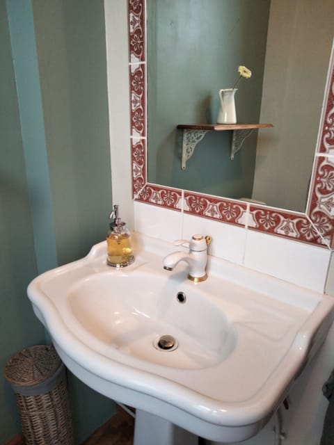 Room, River View | Bathroom | Hair dryer, soap, shampoo, toilet paper