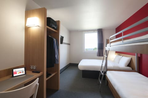 Quadruple Room, Non Smoking | Premium bedding, desk, soundproofing, free cribs/infant beds