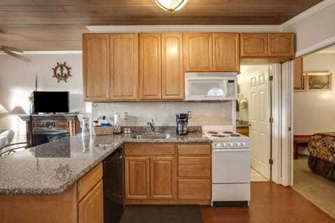 Condo, 1 King Bed, Pool View | Private kitchenette | Fridge, microwave, stovetop, coffee/tea maker