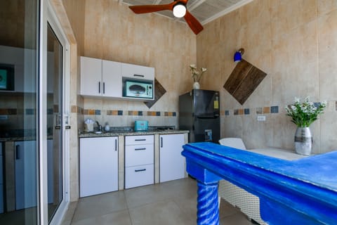 Pool side Studio Deluxe with Loft  | Private kitchen | Mini-fridge