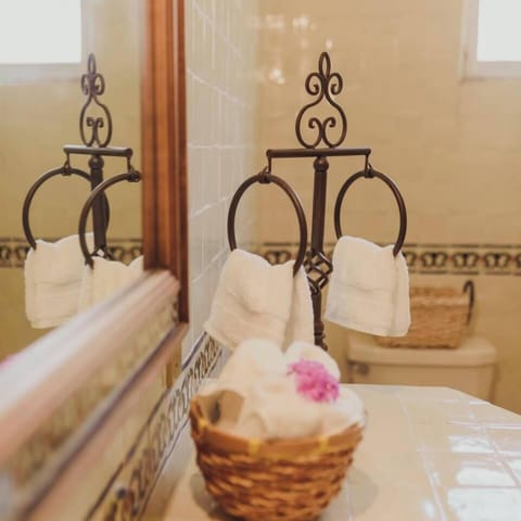 Family Triple Room, Patio, Courtyard View | Bathroom