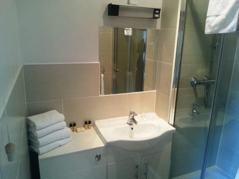 Suite, Ensuite (Ground Floor) | Bathroom