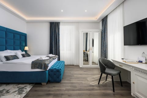 Deluxe Double Room, City View | In-room safe, free WiFi