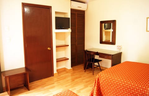 Standard Room, 1 King Bed | In-room safe, desk, rollaway beds, free WiFi