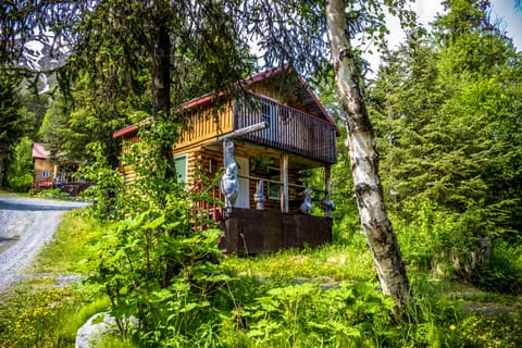 Family Cabin, Balcony, Mountainside (#3 Mama Bear) | Rollaway beds, free WiFi, bed sheets