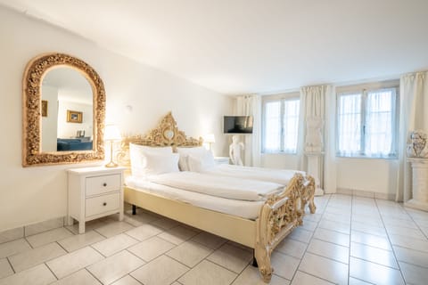 Minibar, in-room safe, individually decorated, individually furnished