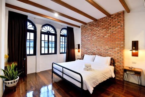 Deluxe Double Room | 7 bedrooms, desk, soundproofing, rollaway beds