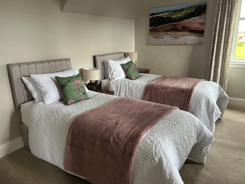 Double or Twin Room (LEWIS) | Iron/ironing board, free WiFi