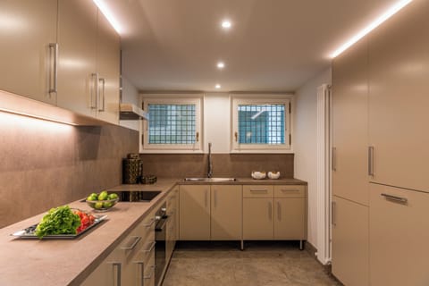 Apartment (Cariatidi) | Private kitchen | Microwave