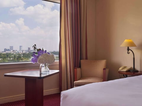 Deluxe Room, 1 Double Bed | Egyptian cotton sheets, premium bedding, pillowtop beds, minibar