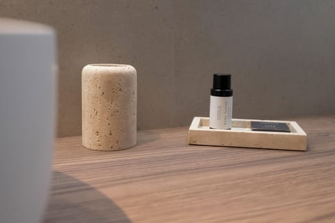 Classic Twin Room, Courtyard View | Bathroom | Shower, hair dryer, towels, soap