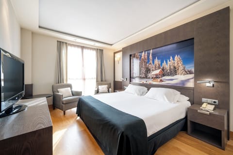 Junior Suite | Premium bedding, down comforters, Select Comfort beds, minibar