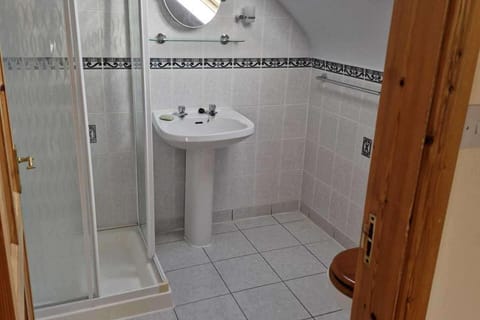 Villa | Bathroom | Shower, hair dryer, towels