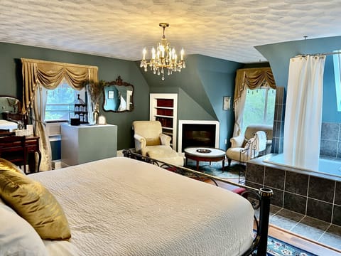 Luxury Suite, 1 King Bed | Egyptian cotton sheets, premium bedding, individually decorated