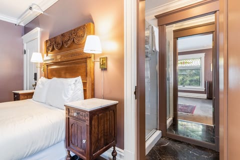 Deluxe Queen Room 203 Private Bathroom | Premium bedding, down comforters, individually decorated