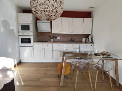 Junior Apartment, City View | Private kitchen | Highchair