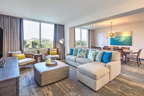 Sapphire Suite (Includes Early Park Admission*) | Living room | 49-inch flat-screen TV with cable channels, TV, pay movies