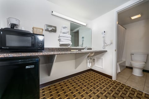 Standard Quadruple Room, 2 Queen Beds | Bathroom | Combined shower/tub, hair dryer, towels