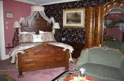 Oak Room | Memory foam beds, individually decorated, individually furnished