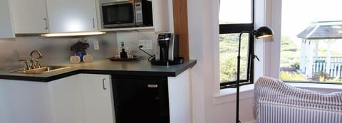 WaveWatcher (Pet friendly) | Private kitchenette | Electric kettle