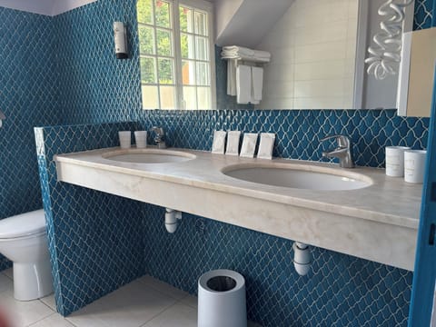 Family Room | Bathroom | Eco-friendly toiletries, hair dryer, towels, soap