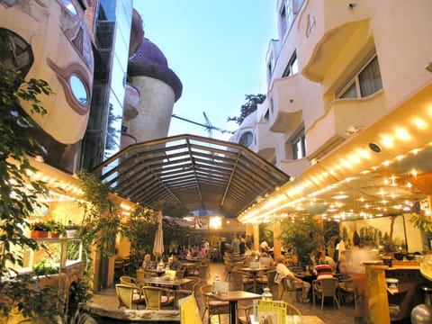 Breakfast, lunch, dinner served; Regional cuisine