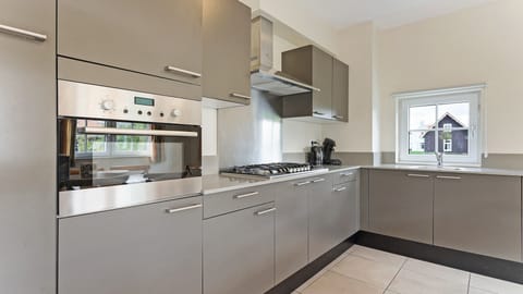 House (12C-Biervliet) | Private kitchen | Fridge