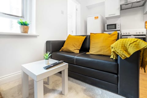 Apartment | 2 bedrooms, desk