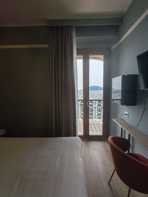 Superior Room, 1 Queen Bed, Non Smoking, Sea View (Balcony, Sea View) | Room amenity