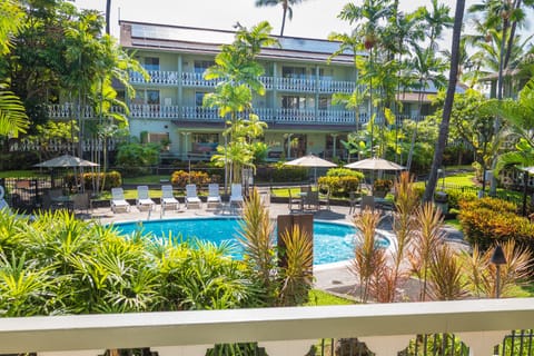 Traditional Studio, Kitchenette, Poolside | Balcony