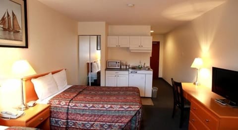 Room, 1 Queen Bed, Kitchenette | Desk, iron/ironing board, free WiFi, bed sheets