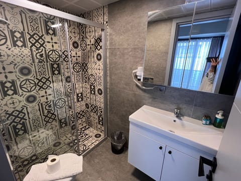 Double Room, 1 Queen Bed, Private Bathroom | Bathroom | Separate tub and shower, hair dryer, towels, soap