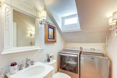 House (5 Bedrooms) | Interior