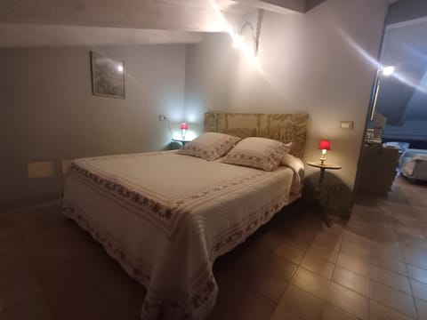 Blackout drapes, free WiFi, bed sheets