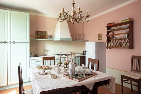 Comfort Apartment | Private kitchen | Shared fridge, microwave, oven, stovetop