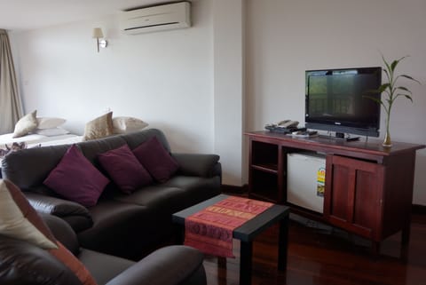 Family Suite, 1 Bedroom, River View | Bathroom | Free toiletries, hair dryer, slippers, bidet