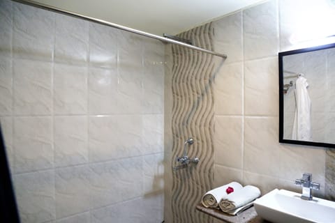 Royal Double Room | Bathroom | Shower, rainfall showerhead, designer toiletries, towels