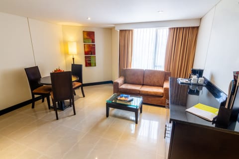 Executive Suite, 1 Bedroom, Non Smoking | In-room safe, desk, blackout drapes, iron/ironing board