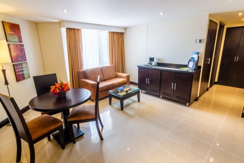 Executive Suite, 1 Bedroom, Non Smoking | In-room safe, desk, blackout drapes, iron/ironing board