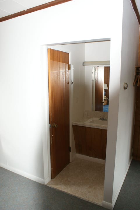 Room, 2 Queen Beds | Bathroom | Combined shower/tub, free toiletries, towels