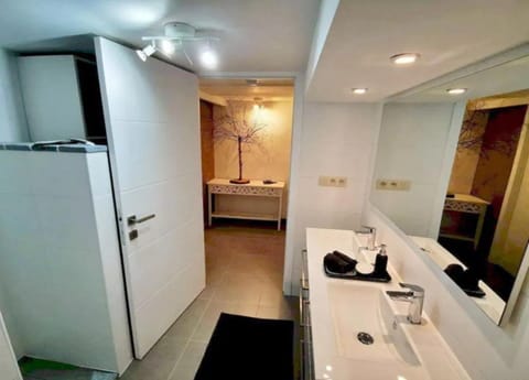 House | Bathroom