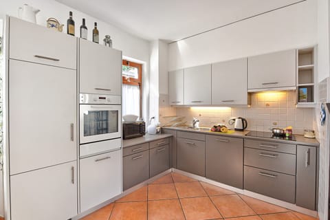 Standard Apartment, 2 Bedrooms (Residenza Lungolago Melide) | Private kitchen | Fridge, microwave, oven, stovetop