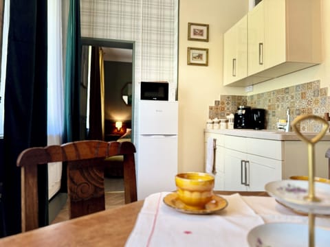 Deluxe Triple Room | Private kitchen