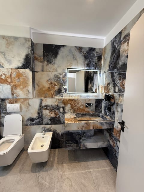 Superior Apartment, Balcony | Bathroom | Free toiletries, slippers, soap, shampoo