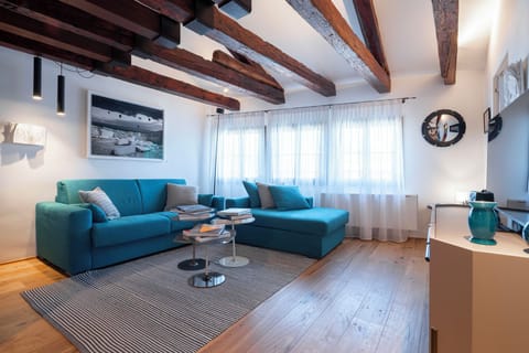 Superior Apartment, City View | Living area