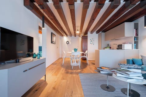 Superior Apartment, City View | Living area